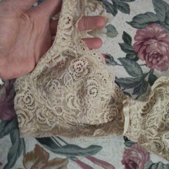 Size 36/C Tan Or Cream Color Bra No Underwire - Picture 7 of 7